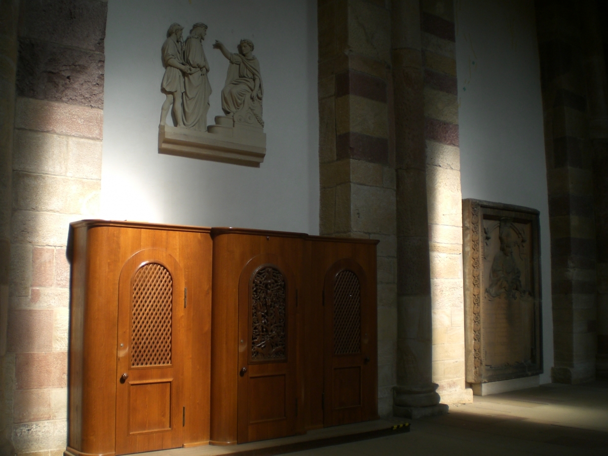 Beichtstuhl in der Kathedrale von Speyer 